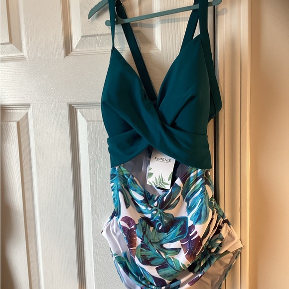 Women’s one piece swimsuit, Size Large, NWT - Picture 8 of 8